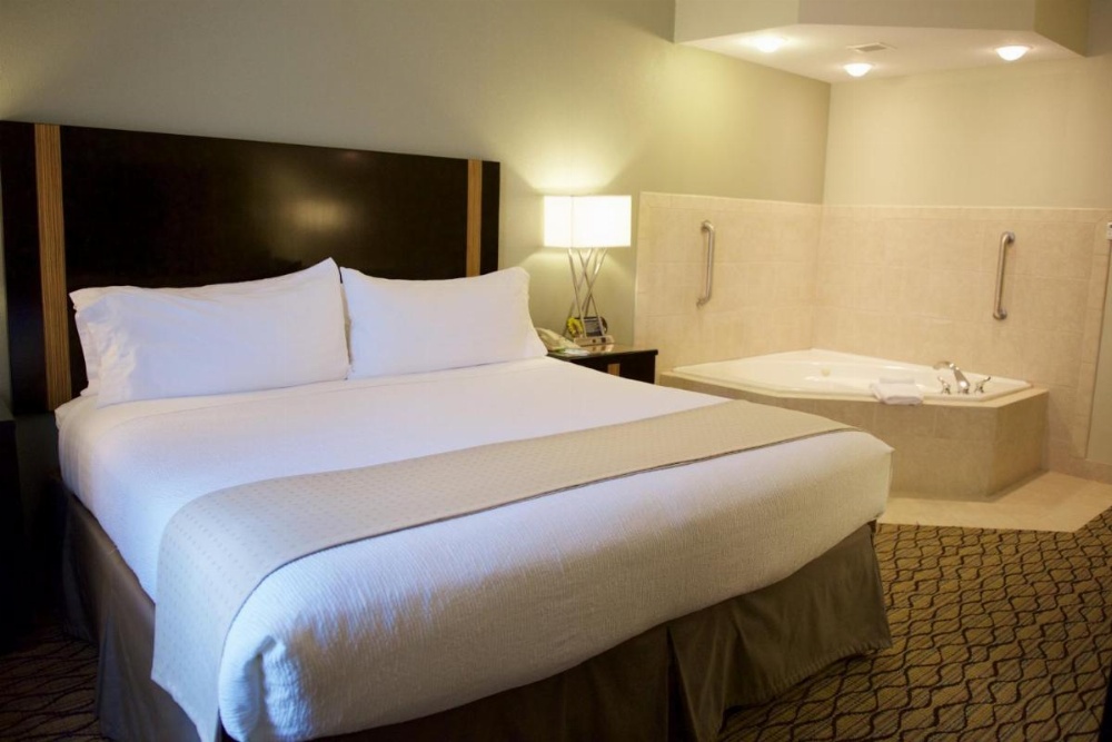 King Room with Spa Bath