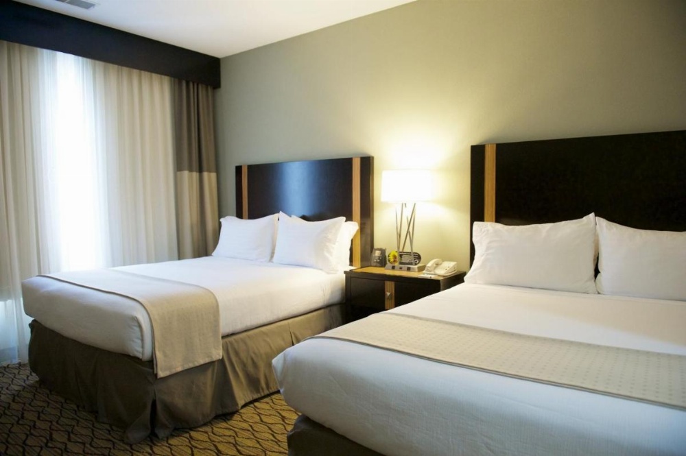 Queen Room with Two Queen Beds - Hearing Accesible 